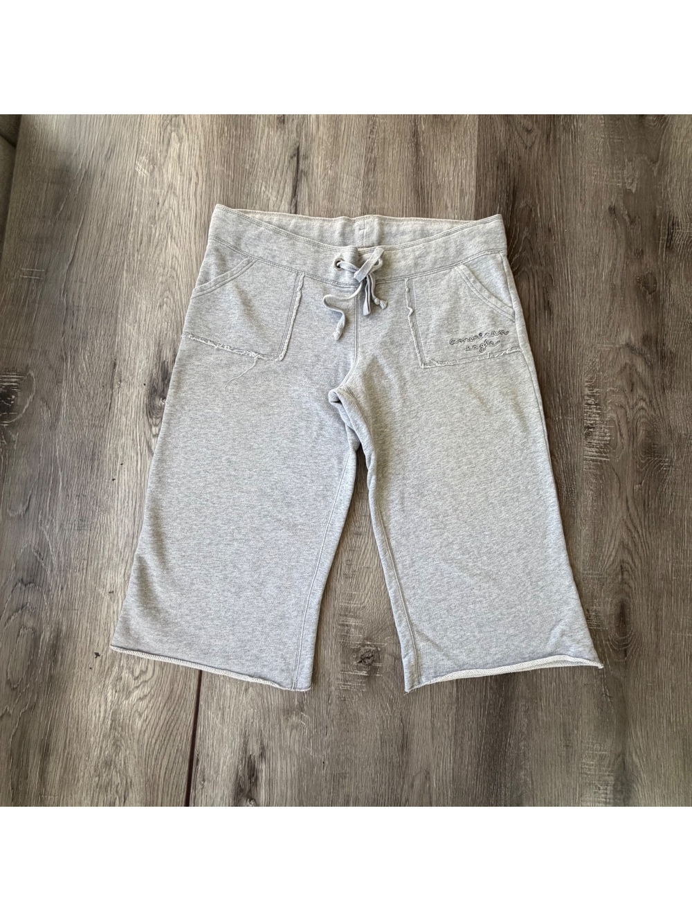 Y2K Women’s Gray American Eagle sweatpant capris Size L